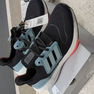 Adidas Ultraboost 22 size 9.5 NIB